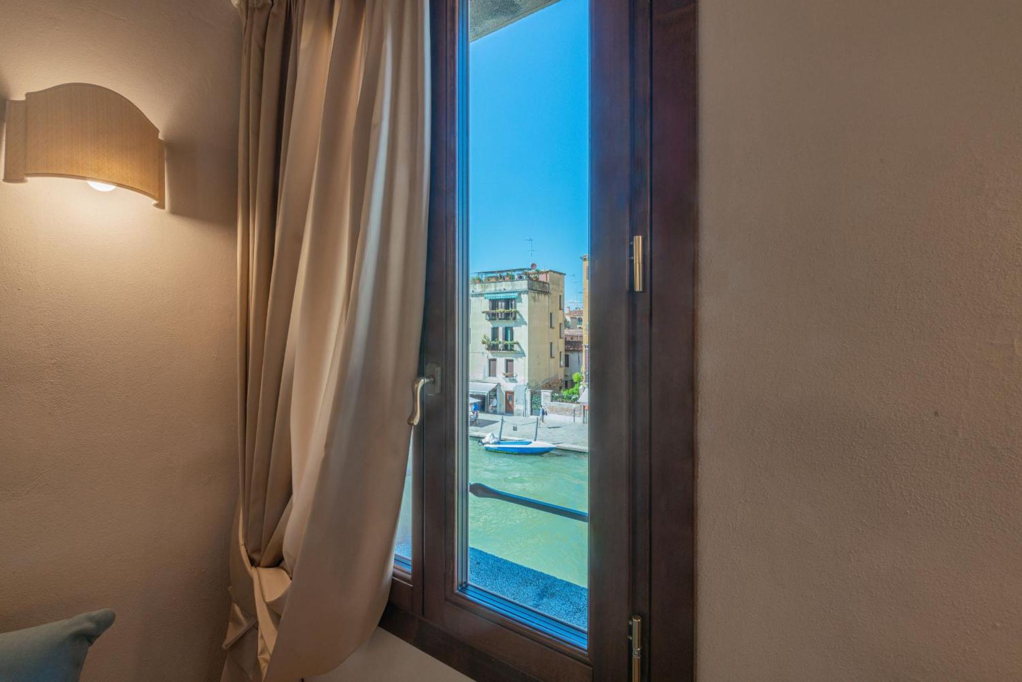 Casa Virginia Direct At The Canal Cannaregio With Own Roof Terrace Venise Extérieur photo